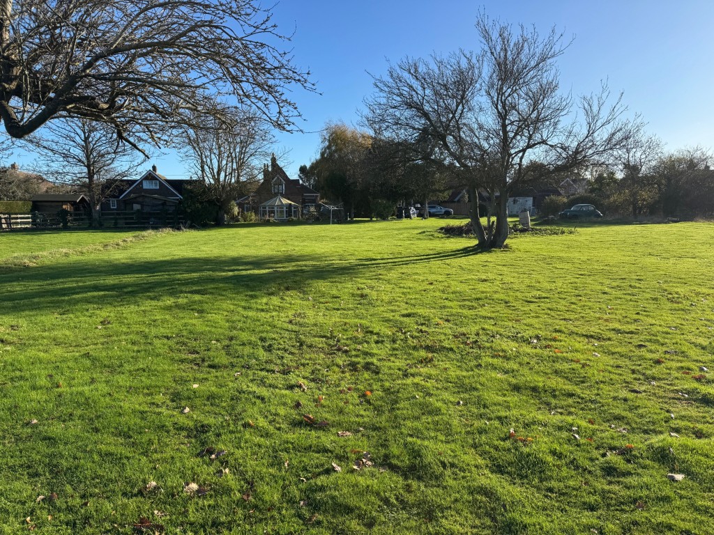 Lot: 40887 - ALMOST 4.5 ACRES WITH PLANNING FOR SIXTEEN DWELLINGS SUBJECT TO S106 BEING COMPLETED - General view of the land towards Meadow Cottage